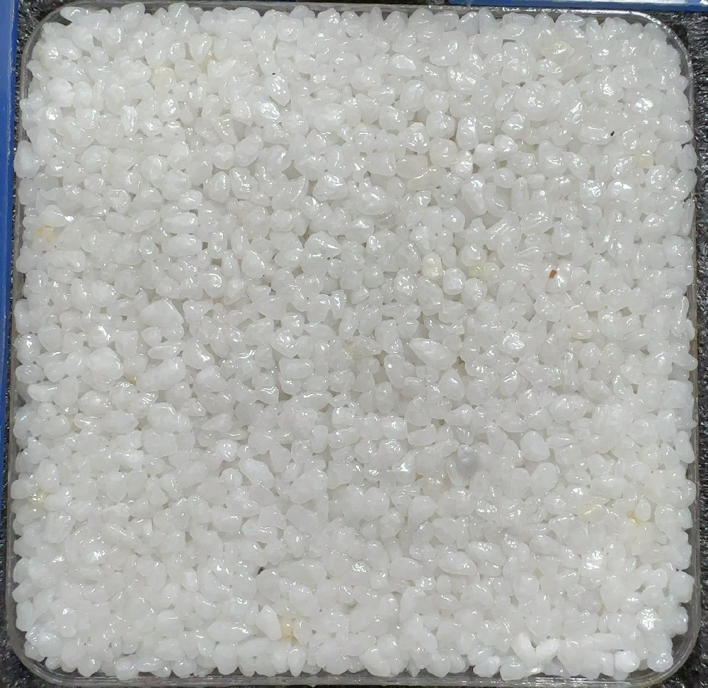 霜白凝玉 | Frosted White Jade