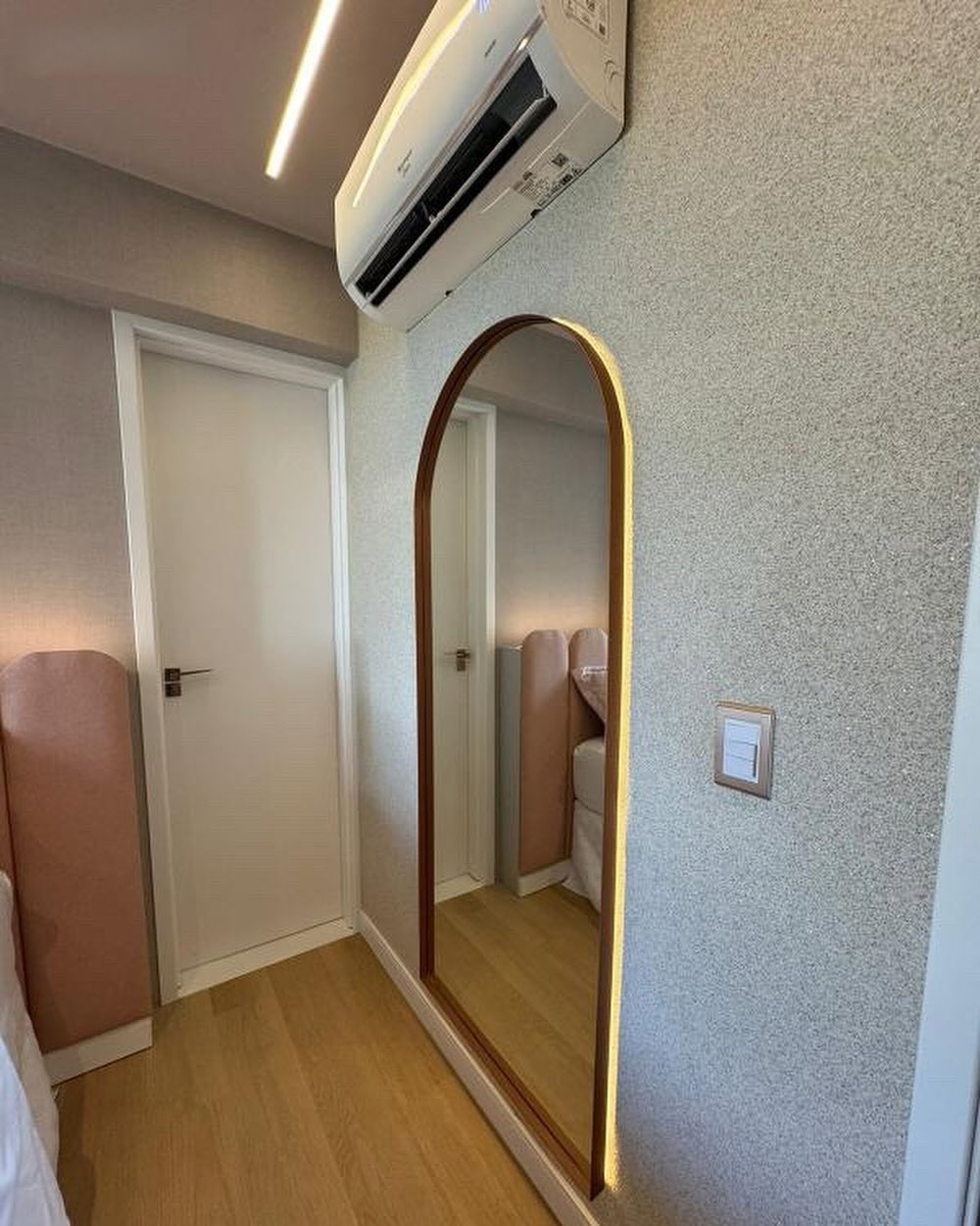 美蒂石轻奢卧室内墙微砾石案例 | Meidis Resin Binder Light Luxury Bedroom Wall Case - 套装图