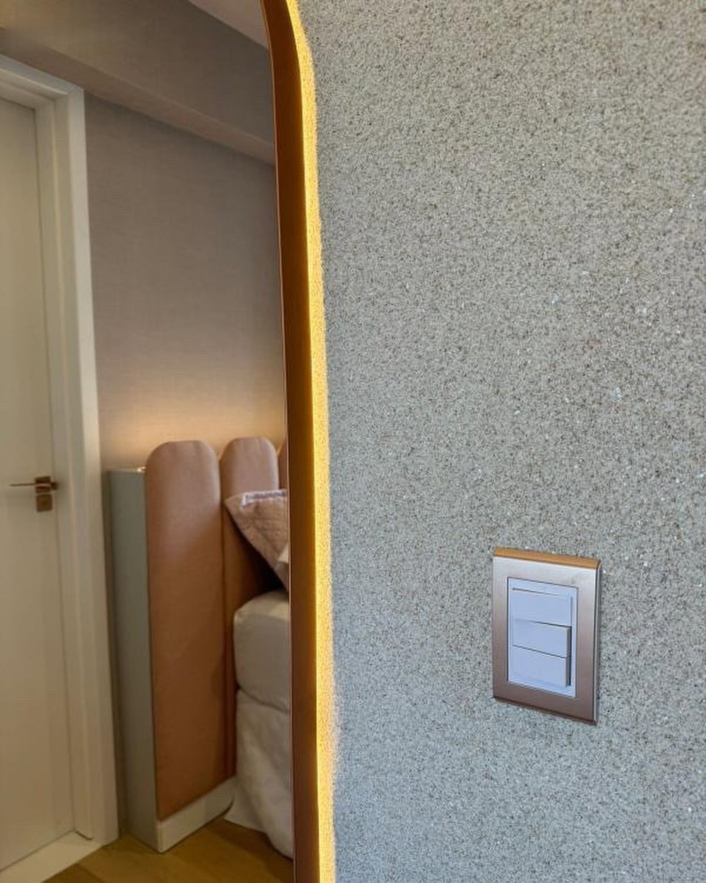 美蒂石轻奢卧室内墙微砾石案例 | Meidis Resin Binder Light Luxury Bedroom Wall Case - 套装图